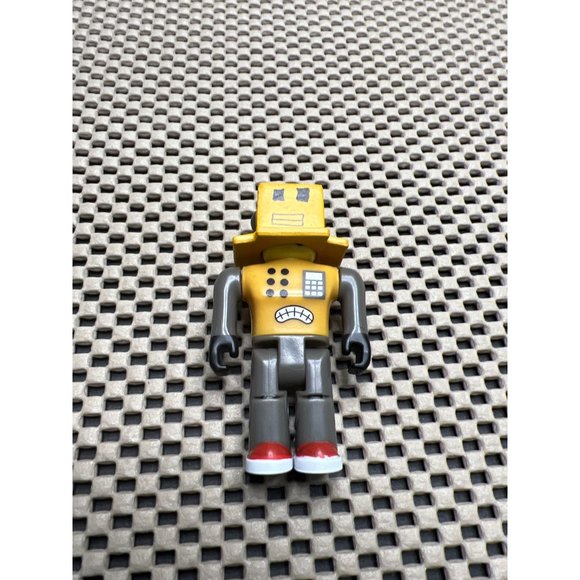 Roblox Series 1 and 3 - 4 Character Lot No Codes - Picture 6 of 9